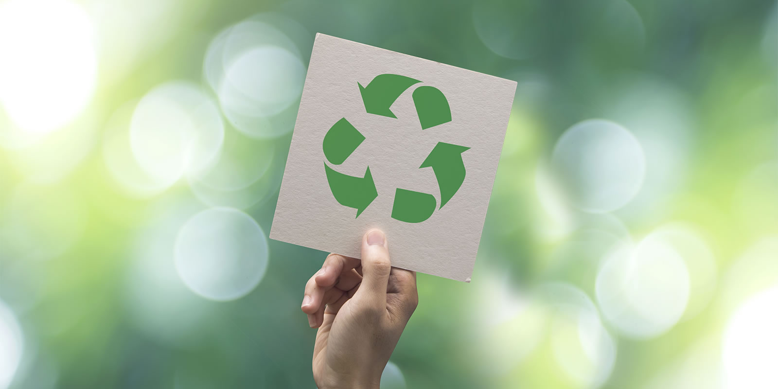 Hand holding a recycyling sign